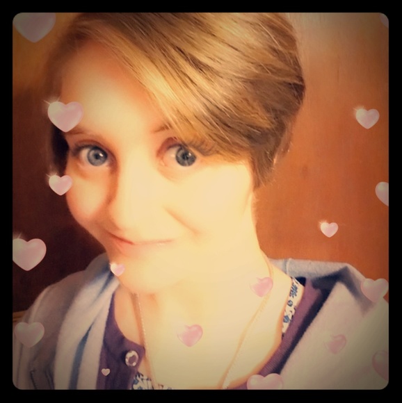 Meet your Posher, Sierra - Picture 1 of 2